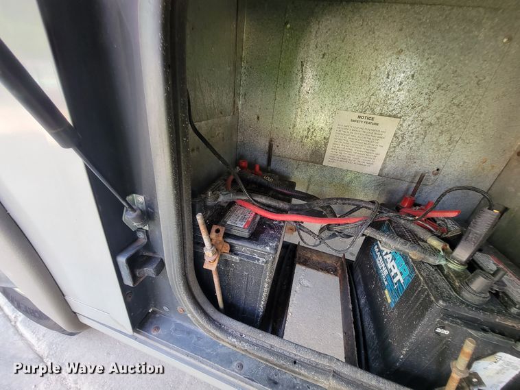 image for item IF9975 2000 Fleetwood Bounder  RV