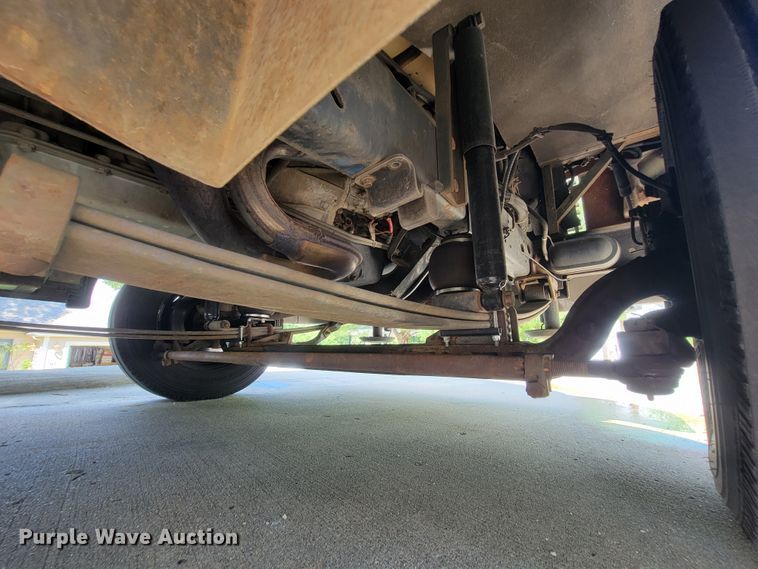 image for item IF9975 2000 Fleetwood Bounder  RV