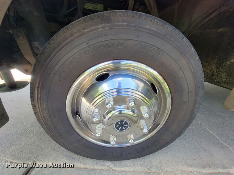 image for item IF9975 2000 Fleetwood Bounder  RV