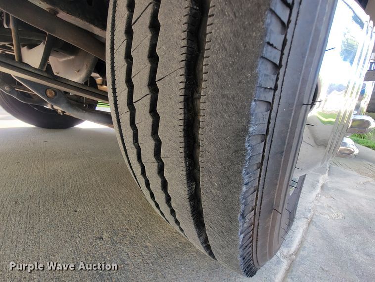 image for item IF9975 2000 Fleetwood Bounder  RV