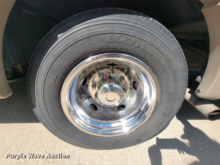 image for item IF9975 2000 Fleetwood Bounder  RV