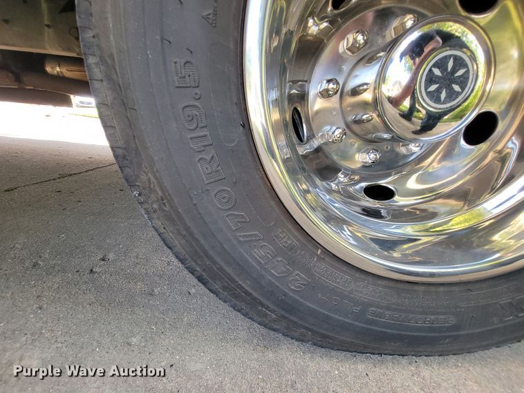 image for item IF9975 2000 Fleetwood Bounder  RV