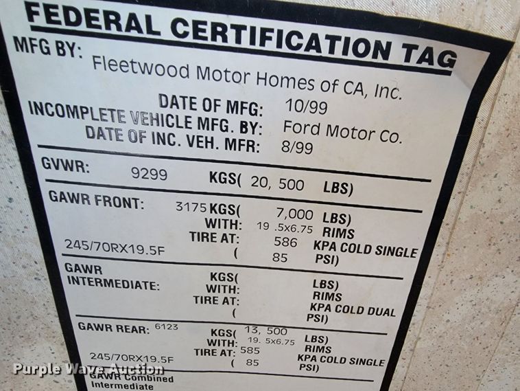 image for item IF9975 2000 Fleetwood Bounder  RV