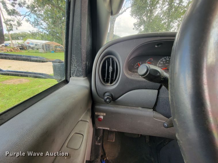 image for item IF9981 2003 Ford E450 Econoline  shuttle bus