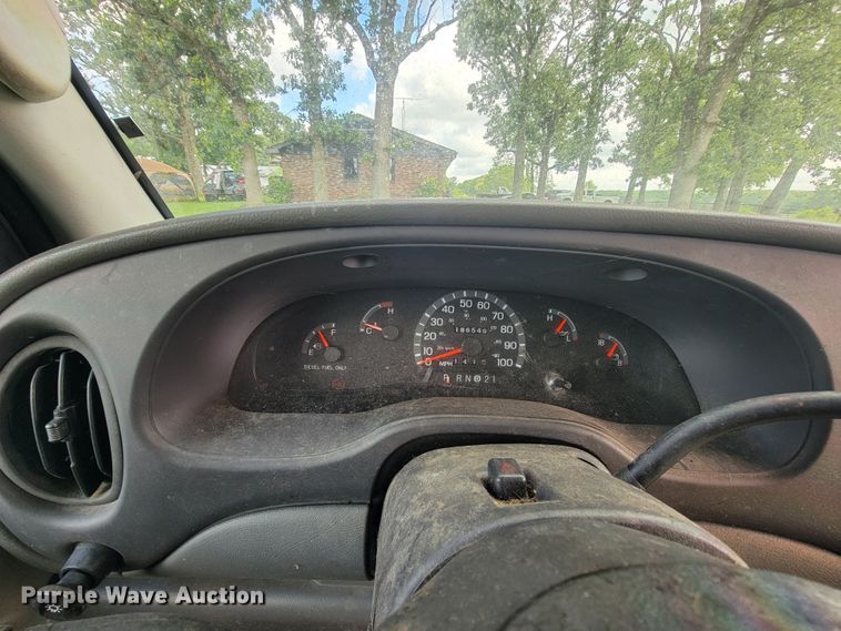 image for item IF9981 2003 Ford E450 Econoline  shuttle bus