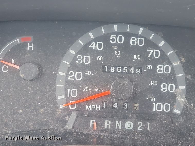 image for item IF9981 2003 Ford E450 Econoline  shuttle bus