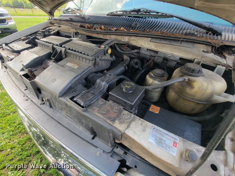 image for item IF9981 2003 Ford E450 Econoline  shuttle bus