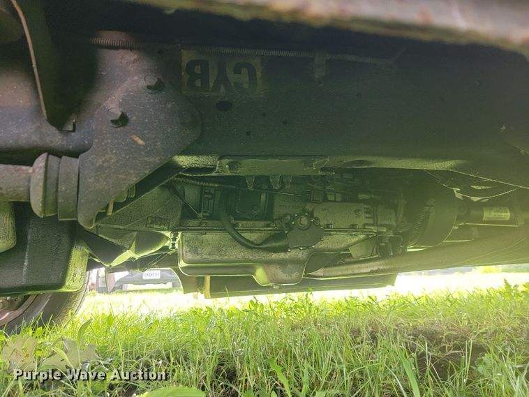 image for item IF9981 2003 Ford E450 Econoline  shuttle bus