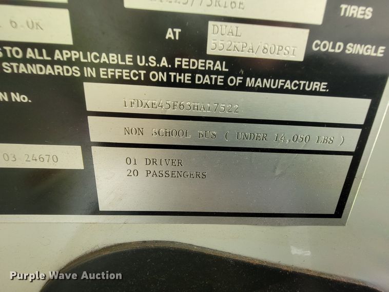 image for item IF9981 2003 Ford E450 Econoline  shuttle bus