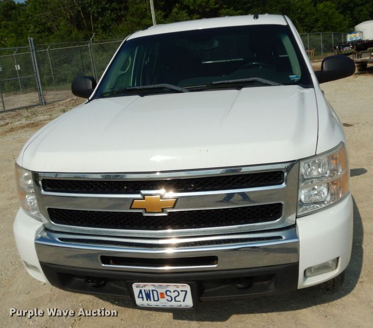 image for item II9589 2011 Chevrolet Silverado 1500  Crew Cab pickup truck