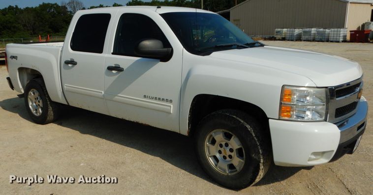 image for item II9589 2011 Chevrolet Silverado 1500  Crew Cab pickup truck