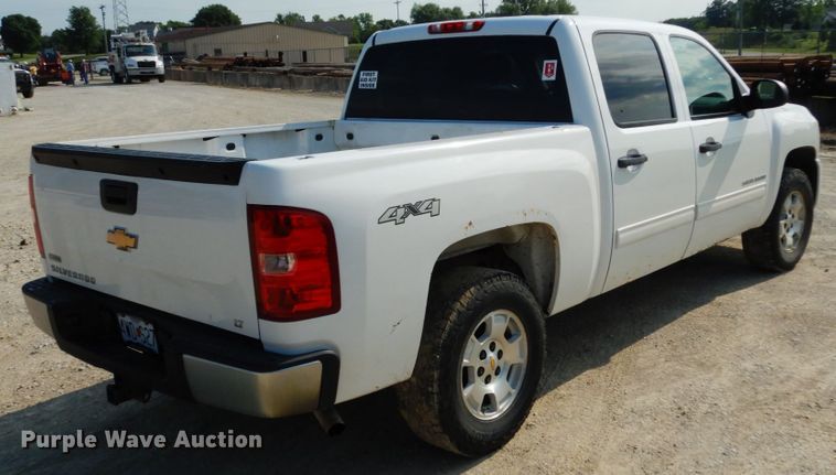image for item II9589 2011 Chevrolet Silverado 1500  Crew Cab pickup truck