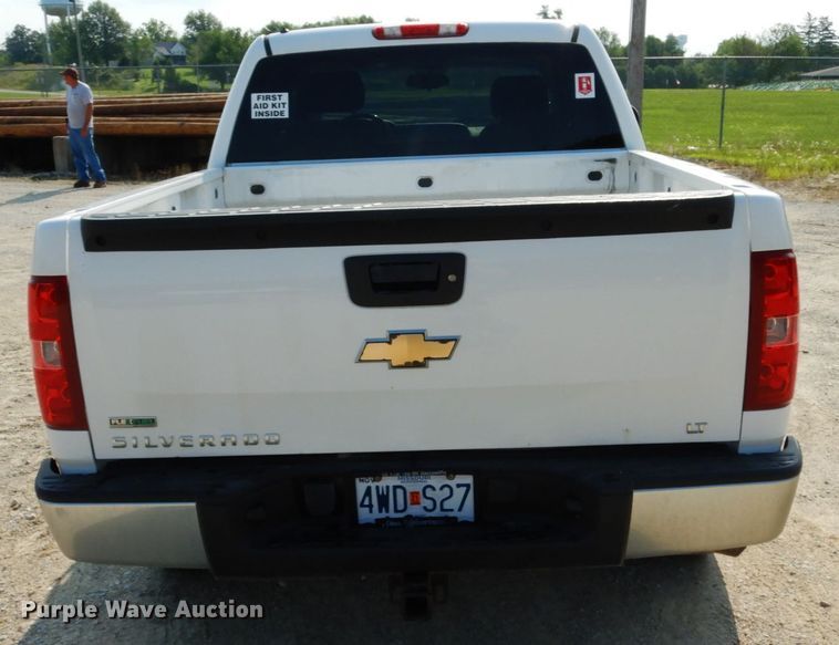 image for item II9589 2011 Chevrolet Silverado 1500  Crew Cab pickup truck