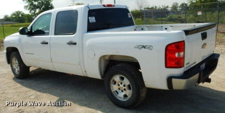 image for item II9589 2011 Chevrolet Silverado 1500  Crew Cab pickup truck