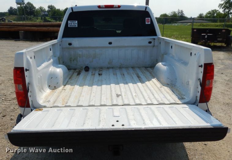image for item II9589 2011 Chevrolet Silverado 1500  Crew Cab pickup truck