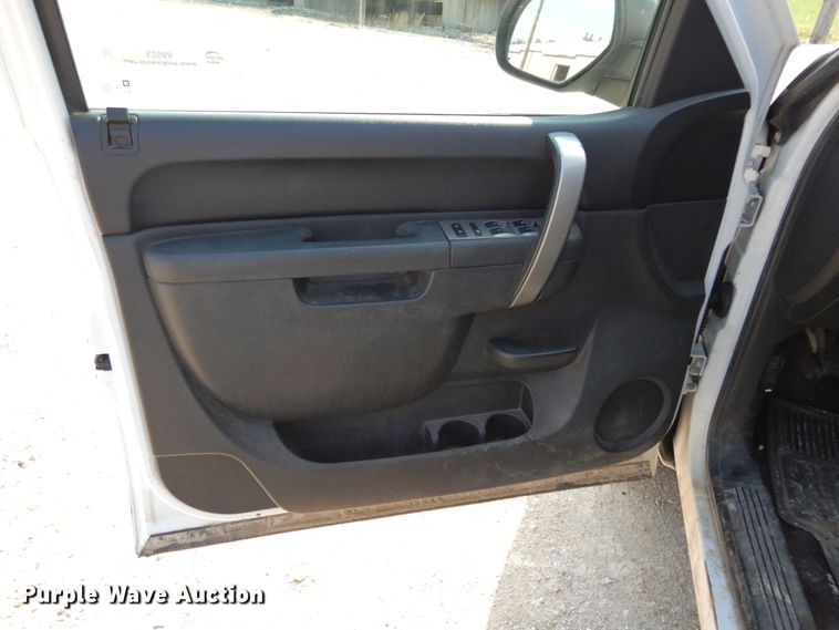 image for item II9589 2011 Chevrolet Silverado 1500  Crew Cab pickup truck