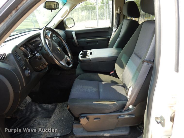 image for item II9589 2011 Chevrolet Silverado 1500  Crew Cab pickup truck