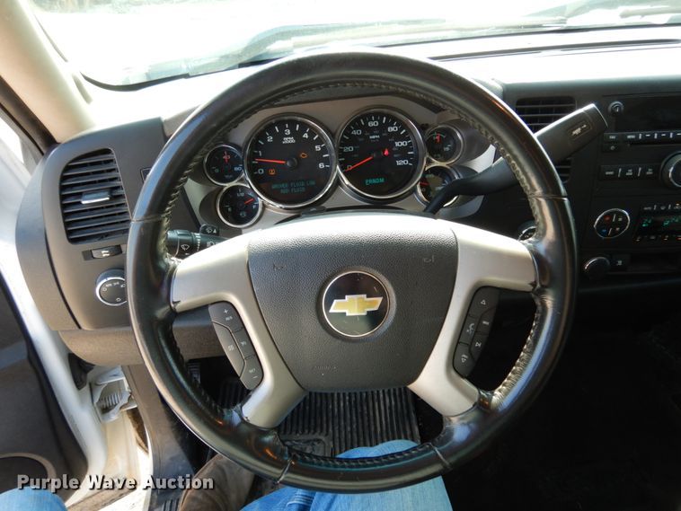 image for item II9589 2011 Chevrolet Silverado 1500  Crew Cab pickup truck