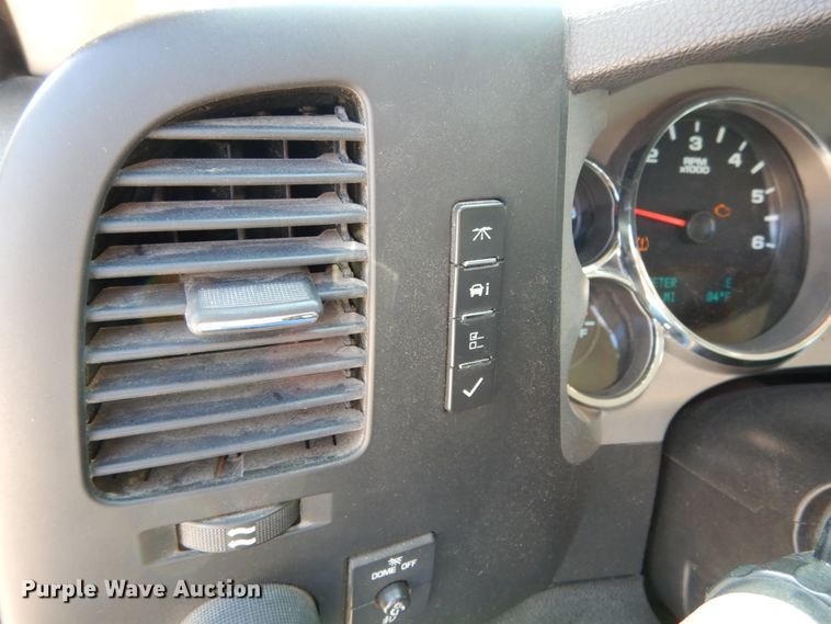 image for item II9589 2011 Chevrolet Silverado 1500  Crew Cab pickup truck