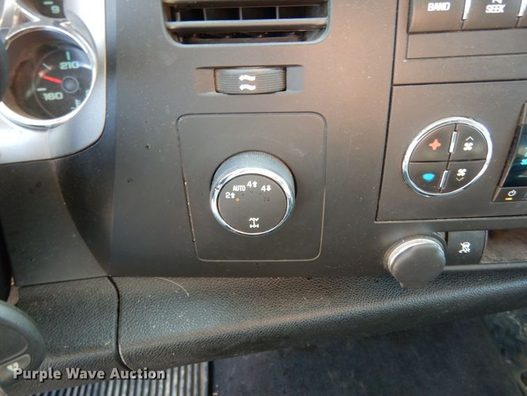 image for item II9589 2011 Chevrolet Silverado 1500  Crew Cab pickup truck