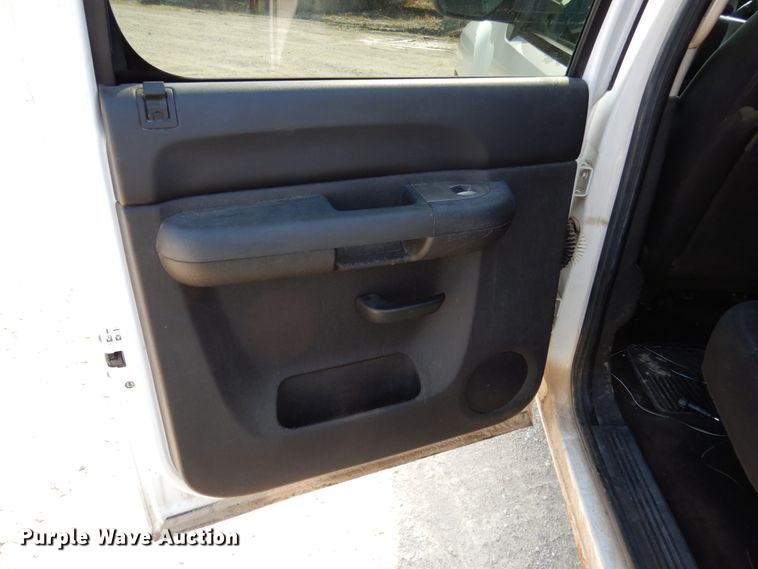 image for item II9589 2011 Chevrolet Silverado 1500  Crew Cab pickup truck