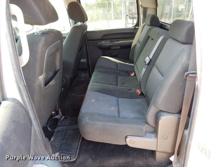 image for item II9589 2011 Chevrolet Silverado 1500  Crew Cab pickup truck
