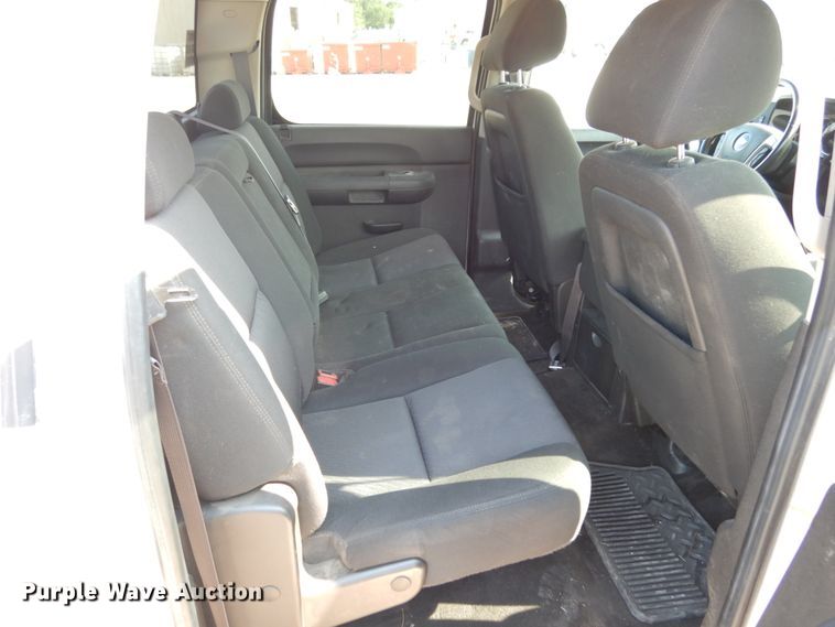 image for item II9589 2011 Chevrolet Silverado 1500  Crew Cab pickup truck