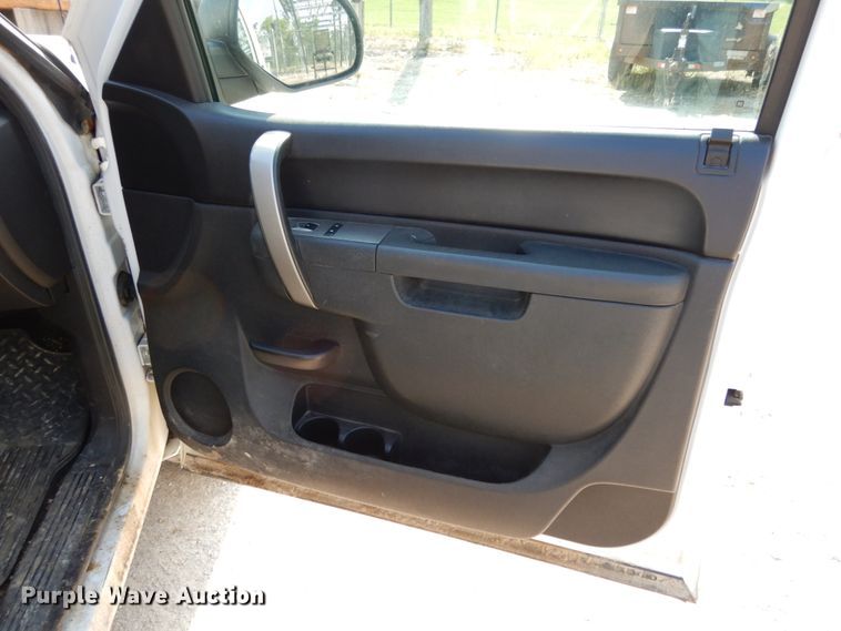 image for item II9589 2011 Chevrolet Silverado 1500  Crew Cab pickup truck
