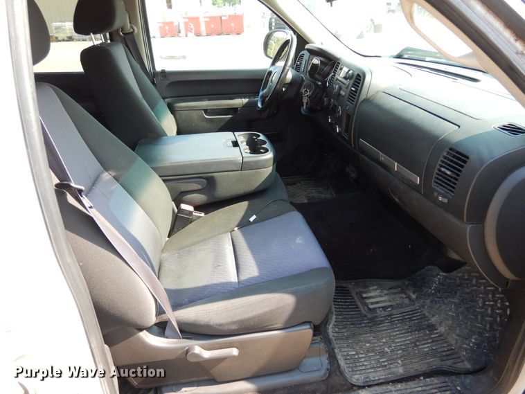 image for item II9589 2011 Chevrolet Silverado 1500  Crew Cab pickup truck