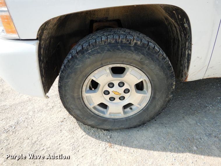 image for item II9589 2011 Chevrolet Silverado 1500  Crew Cab pickup truck