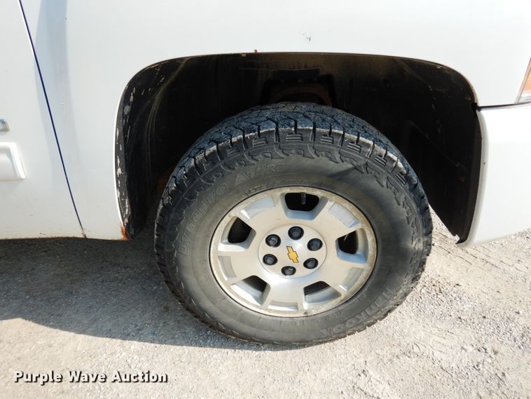 image for item II9589 2011 Chevrolet Silverado 1500  Crew Cab pickup truck