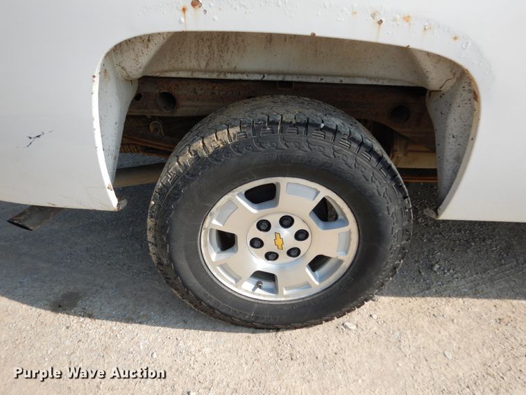 image for item II9589 2011 Chevrolet Silverado 1500  Crew Cab pickup truck