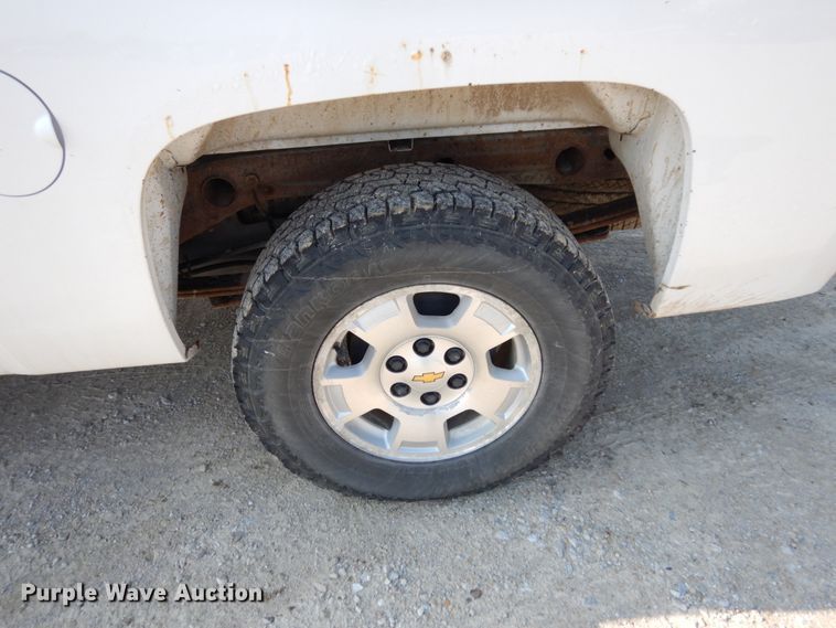 image for item II9589 2011 Chevrolet Silverado 1500  Crew Cab pickup truck