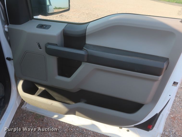 image for item IO9220 2016 Ford F150 XL  SuperCab pickup truck