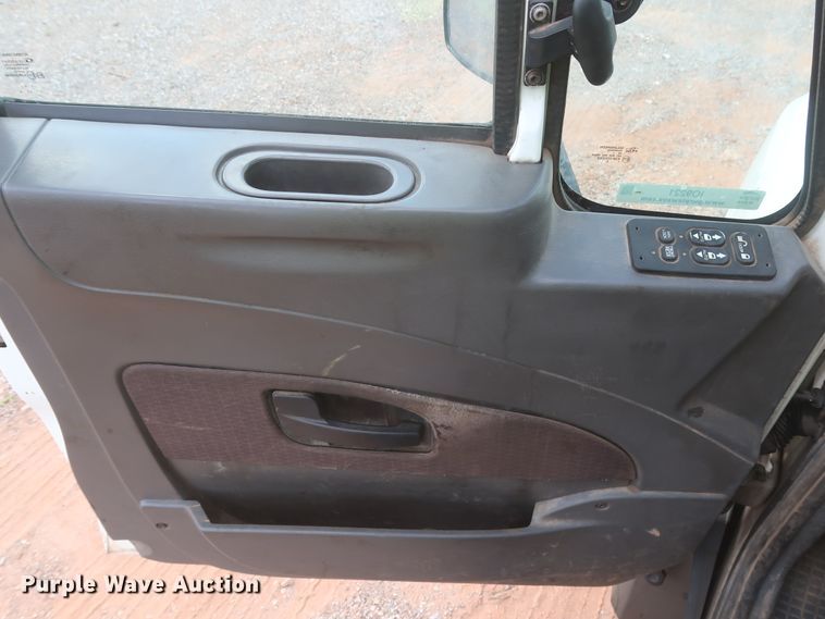 image for item IO9221 2012 International TerraStar  Crew Cab truck cab and chassis