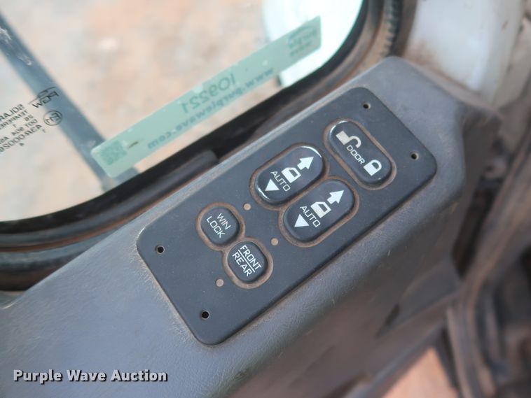 image for item IO9221 2012 International TerraStar  Crew Cab truck cab and chassis