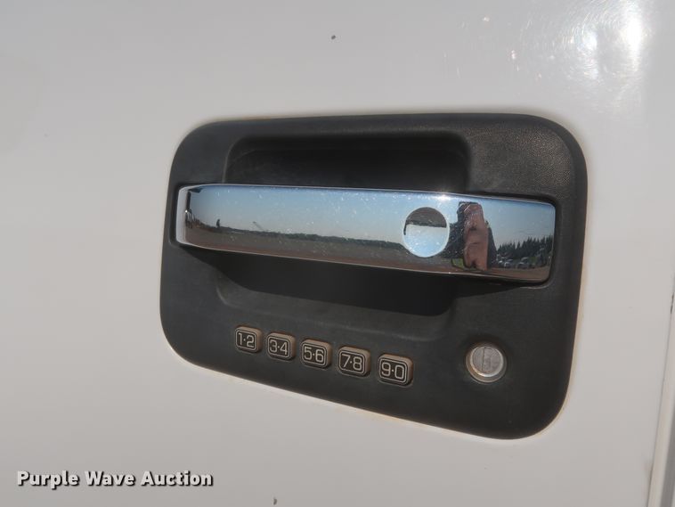 image for item IO9224 2014 Ford F150 XLT  SuperCrew pickup truck