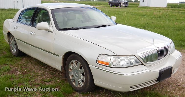 image for item IQ9531 2005 Lincoln Town Car