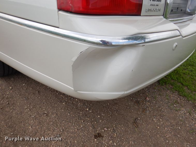 image for item IQ9531 2005 Lincoln Town Car