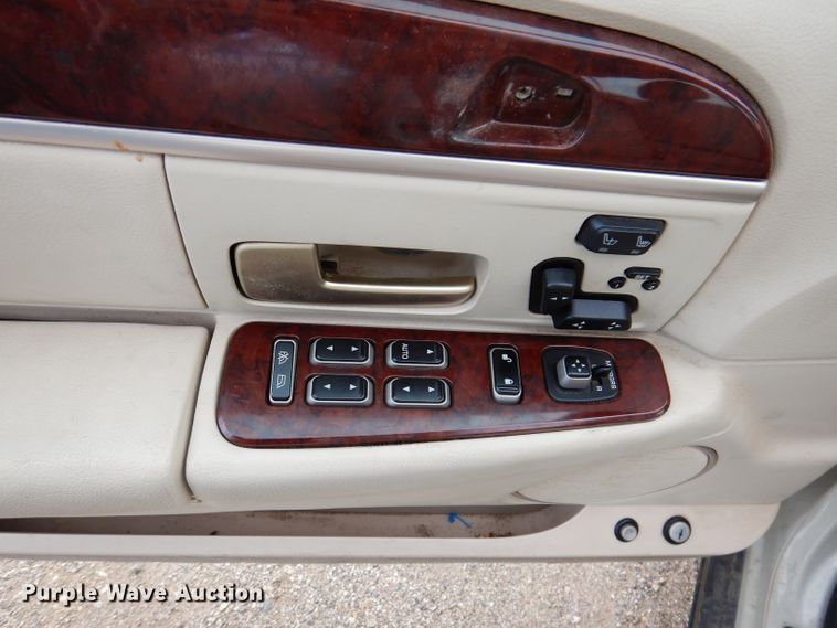 image for item IQ9531 2005 Lincoln Town Car