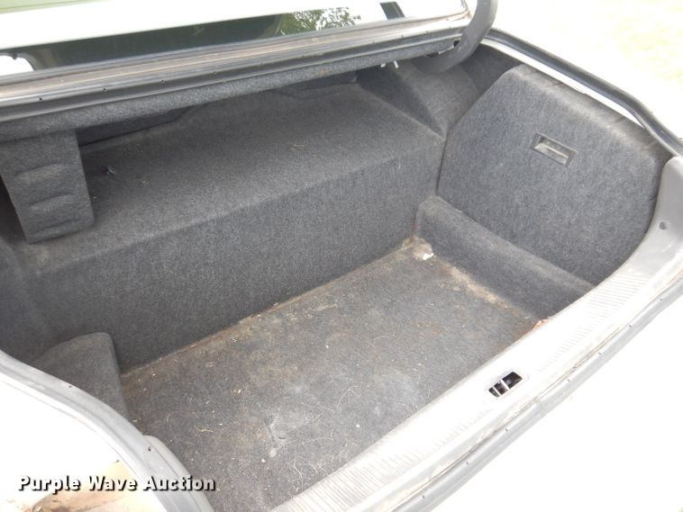 image for item IQ9531 2005 Lincoln Town Car