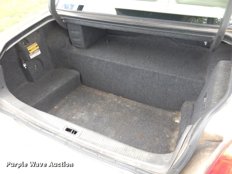 image for item IQ9531 2005 Lincoln Town Car