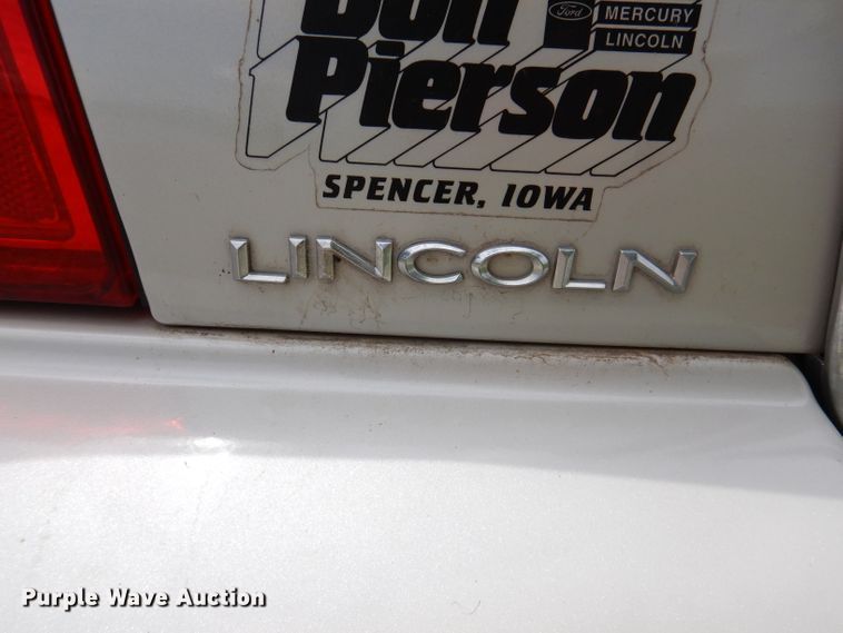 image for item IQ9531 2005 Lincoln Town Car