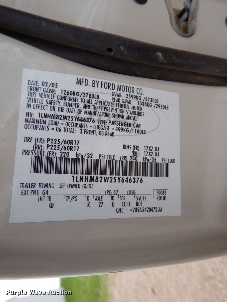 image for item IQ9531 2005 Lincoln Town Car