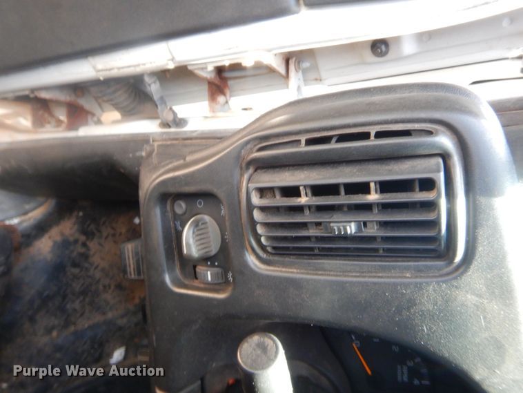 image for item IT9616 2005  Chevrolet C8500  flatbed truck