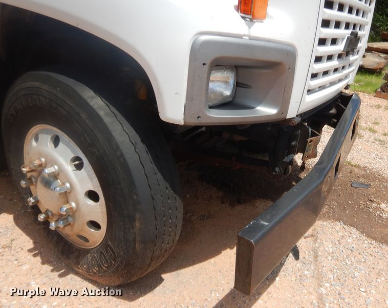 image for item IT9616 2005  Chevrolet C8500  flatbed truck