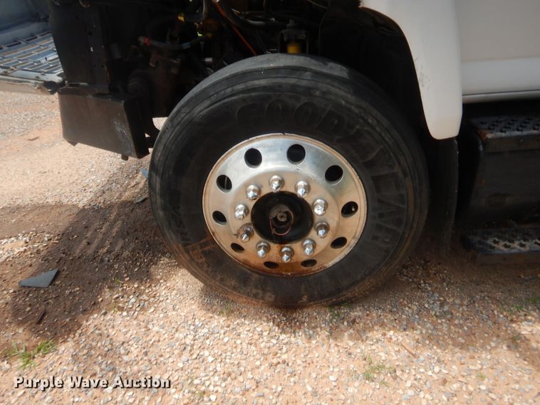 image for item IT9616 2005  Chevrolet C8500  flatbed truck