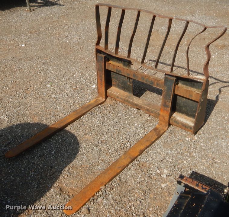 image for item IT9648 4'L skid steer pallet forks