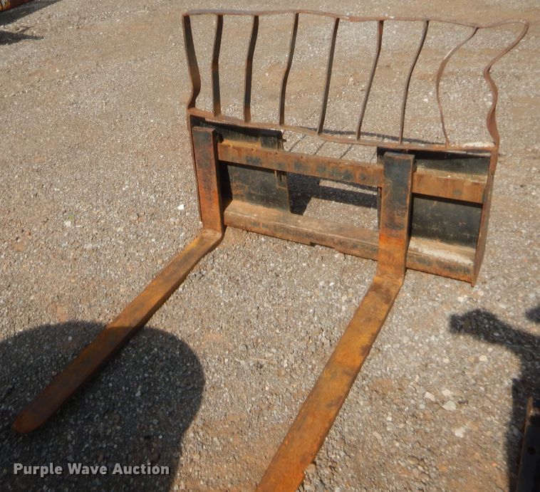 image for item IT9648 4'L skid steer pallet forks