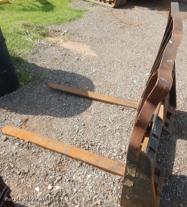 image for item IT9648 4'L skid steer pallet forks